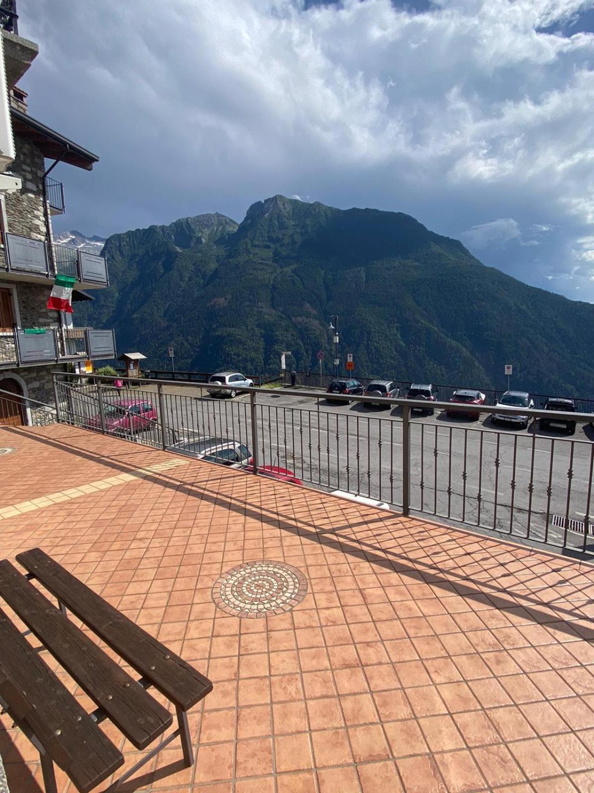 La Casa Di Nonna Lina Hotel Saviore dell'Adamello Bagian luar foto